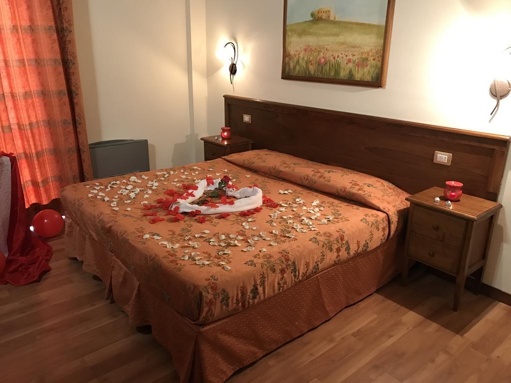 Bed and Breakfast Fonte Dei Tufi Сієна Екстер'єр фото